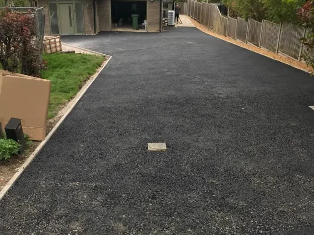 driveway-installation-residential-tarmac-2.webp